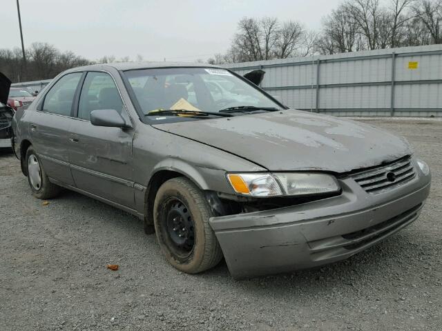 4T1BG22K8WU207375 - 1998 TOYOTA CAMRY CE SILVER photo 1