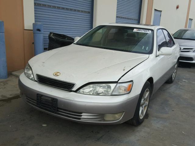 JT8BF22G4V0026183 - 1997 LEXUS ES 300 WHITE photo 2