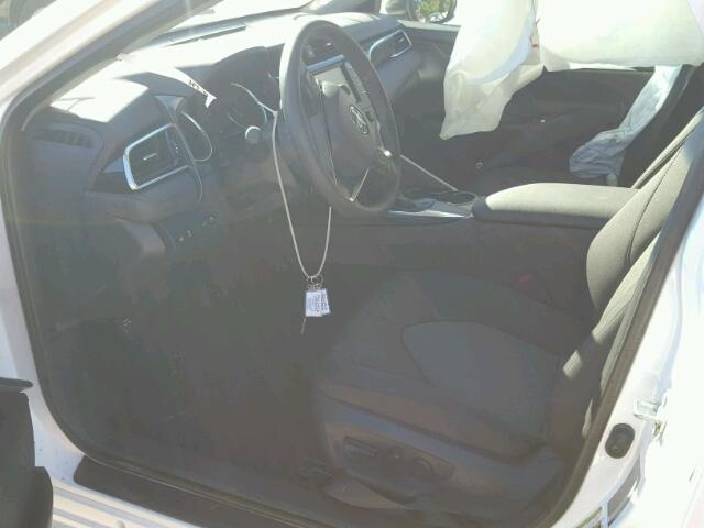 4T1B11HK1JU515046 - 2018 TOYOTA CAMRY L 白色 照片 5