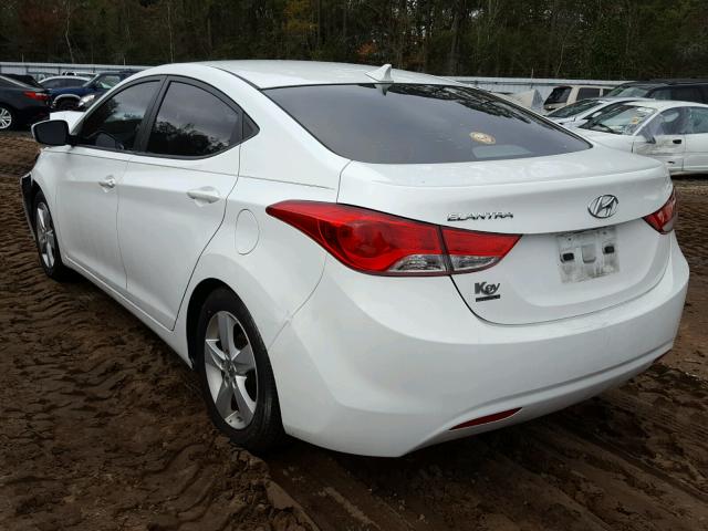 5NPDH4AE8DH450581 - 2013 HYUNDAI ELANTRA GL WHITE photo 3