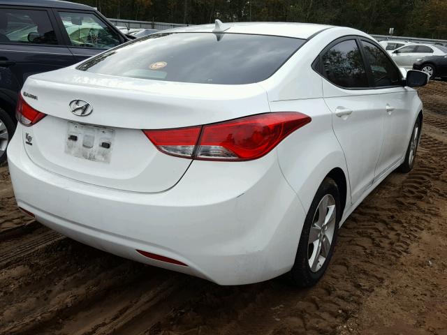 5NPDH4AE8DH450581 - 2013 HYUNDAI ELANTRA GL WHITE photo 4