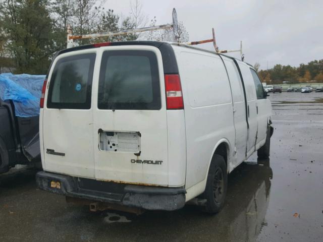 1GCFG15X451101836 - 2005 CHEVROLET EXPRESS G1 WHITE photo 4