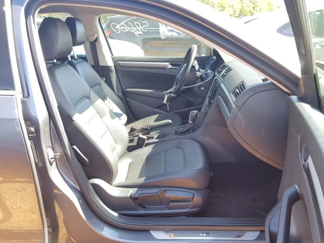 1VWDT7A32HC056412 - 2017 VOLKSWAGEN PASSAT R-L GRAY photo 5