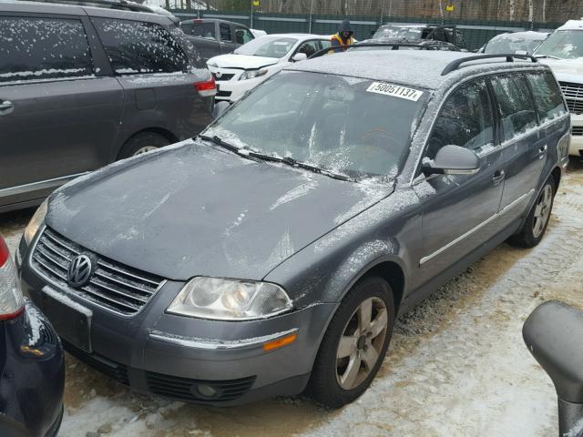 WVWCD63B95E136025 - 2005 VOLKSWAGEN PASSAT GLS GRAY photo 2