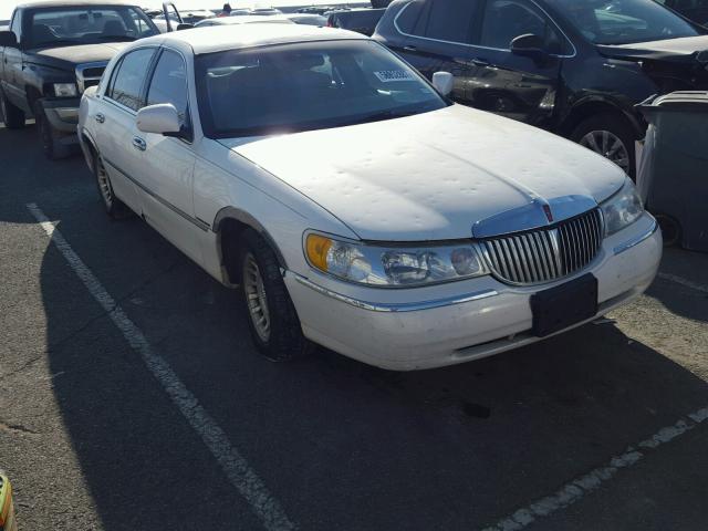 1LNHM81W51Y654127 - 2001 LINCOLN TOWN CAR E WHITE photo 1