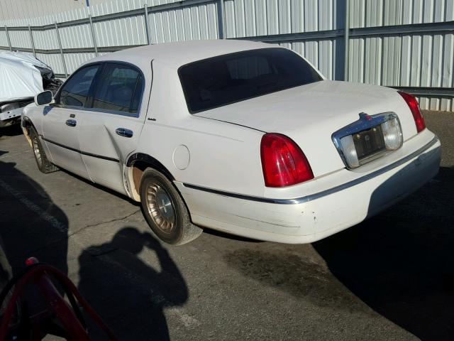 1LNHM81W51Y654127 - 2001 LINCOLN TOWN CAR E WHITE photo 3