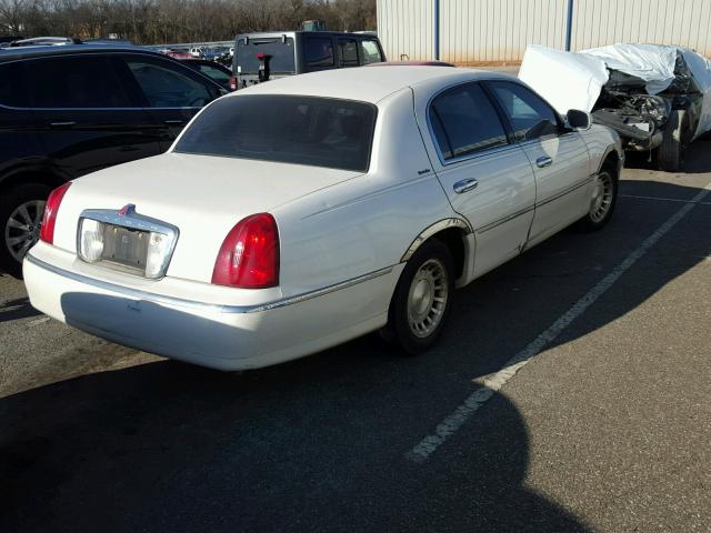 1LNHM81W51Y654127 - 2001 LINCOLN TOWN CAR E WHITE photo 4