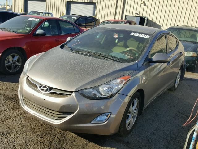 5NPDH4AEXDH249071 - 2013 HYUNDAI ELANTRA GL GRAY photo 2