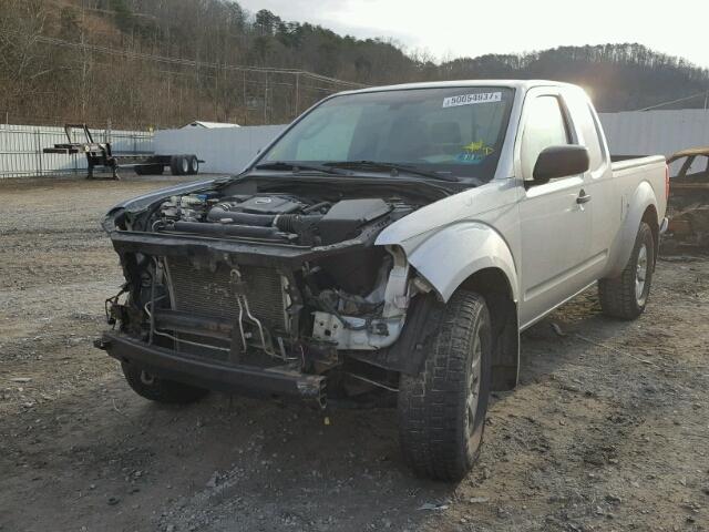 1N6AD06W99C401558 - 2009 NISSAN FRONTIER K SILVER photo 2