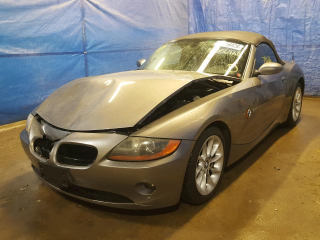 4USBT33444LR67001 - 2004 BMW Z4 2.5 GRAY photo 2