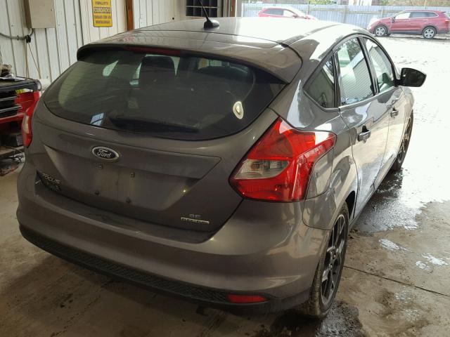 1FAHP3K2XCL407590 - 2012 FORD FOCUS SE GRAY photo 4