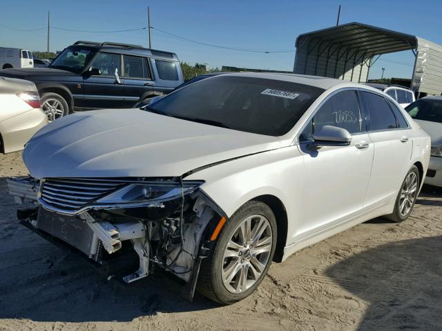 3LN6L2GK6FR628069 - 2015 LINCOLN MKZ WHITE photo 2