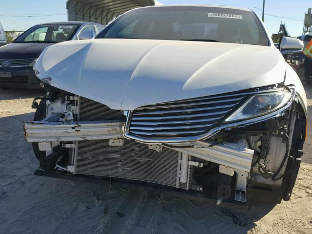 3LN6L2GK6FR628069 - 2015 LINCOLN MKZ WHITE photo 9