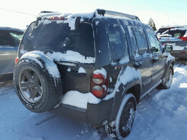 1J4GL38K95W685143 - 2005 JEEP LIBERTY RE GRAY photo 4