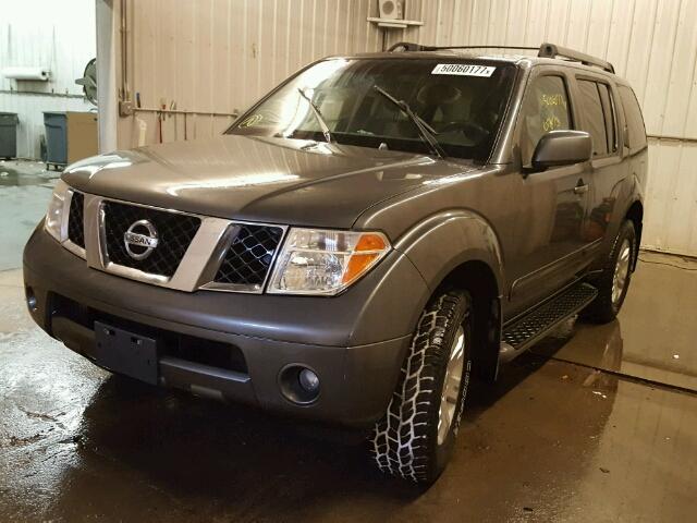 5N1AR18W55C724938 - 2005 NISSAN PATHFINDER GRAY photo 2