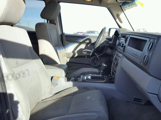 1J8HG48P67C584994 - 2007 JEEP COMMANDER GRAY photo 5