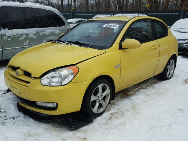 KMHCN36C19U135586 - 2009 HYUNDAI ACCENT SE YELLOW photo 2