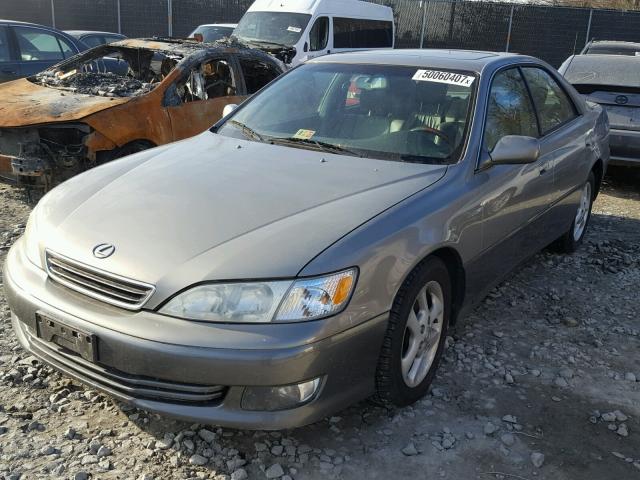 JT8BF28GX10328207 - 2001 LEXUS ES 300 GOLD photo 2