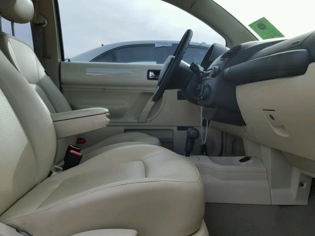 3VWRW31C68M504865 - 2008 VOLKSWAGEN NEW BEETLE 奶油色 照片 5