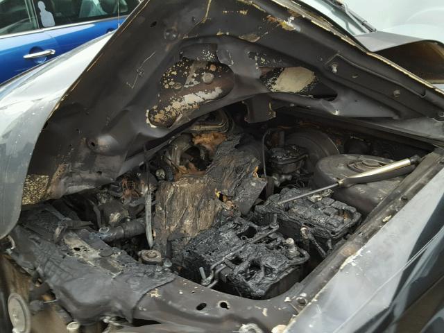 KNDUP132456749937 - 2005 KIA SEDONA EX BURN photo 9