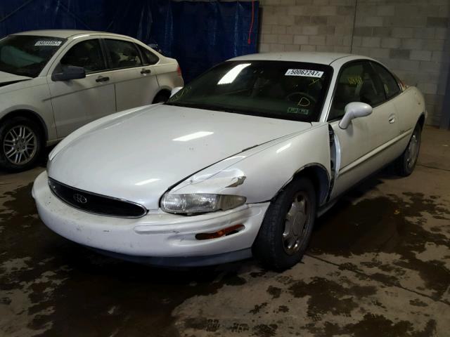 1G4GD2213W4704808 - 1998 BUICK RIVIERA WHITE photo 2