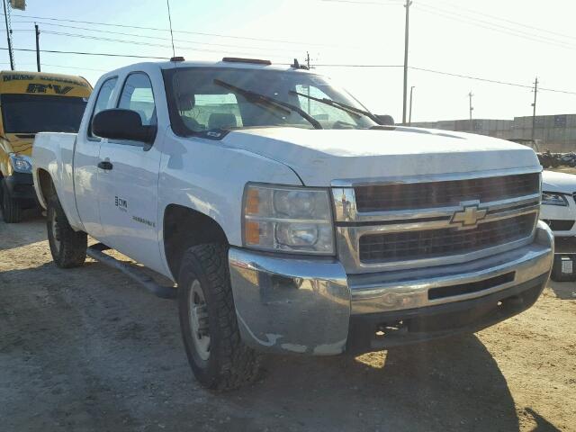 1GCHC29K08E105324 - 2008 CHEVROLET SILVERADO WHITE photo 1