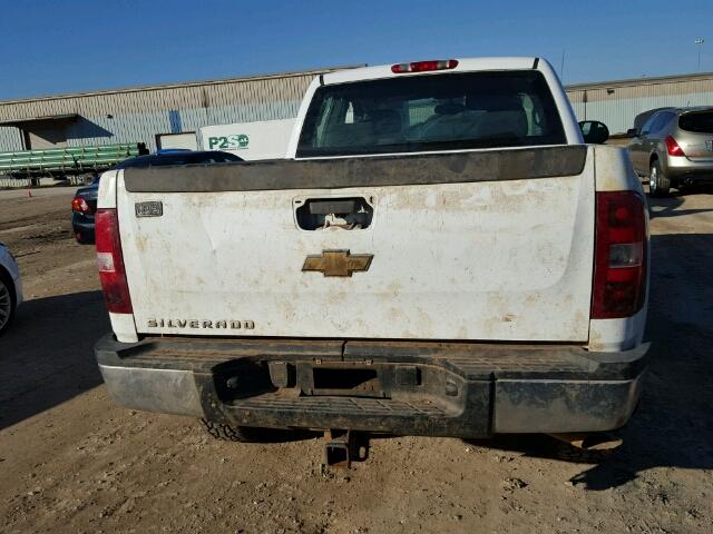 1GCHC29K08E105324 - 2008 CHEVROLET SILVERADO WHITE photo 9