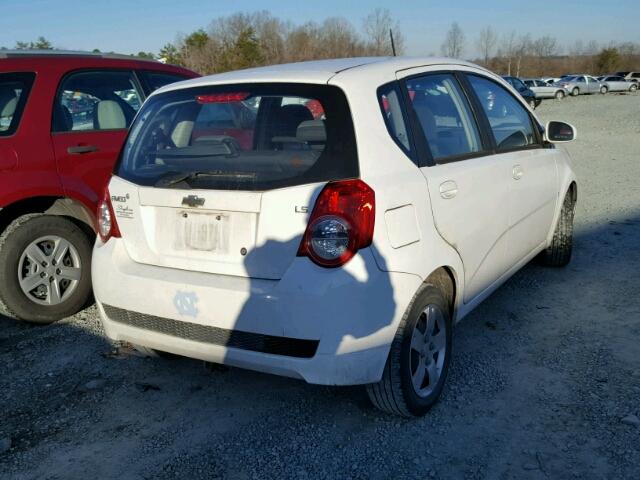 KL1TD66E59B619029 - 2009 CHEVROLET AVEO LS WHITE photo 4