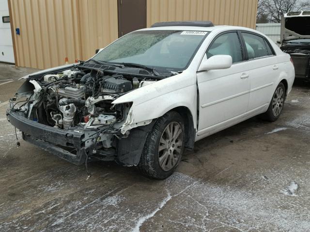 4T1BK36B38U311645 - 2008 TOYOTA AVALON XL WHITE photo 2