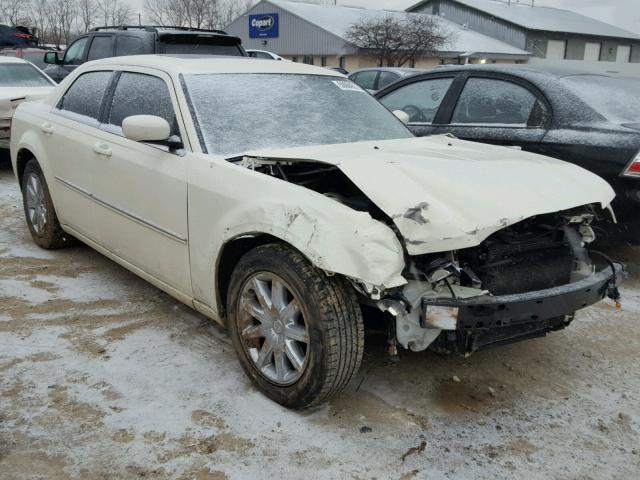 2C3LA53G28H259164 - 2008 CHRYSLER 300 TOURIN WHITE photo 1