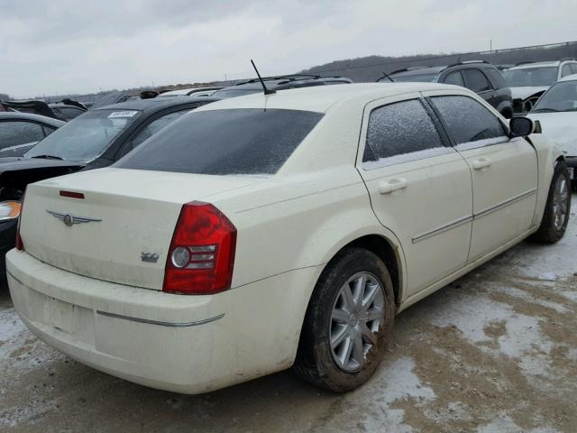 2C3LA53G28H259164 - 2008 CHRYSLER 300 TOURIN WHITE photo 4