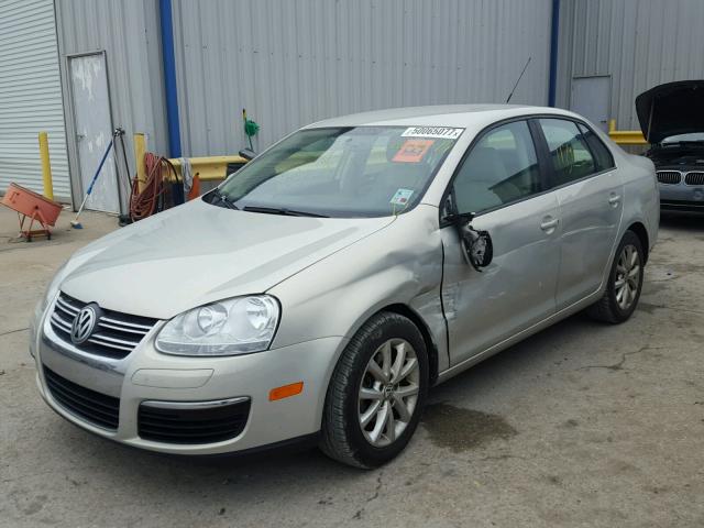 3VWAX7AJ1AM159685 - 2010 VOLKSWAGEN JETTA LIMI TAN photo 2