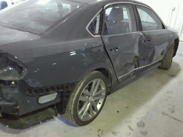 1VWDT7A33HC077821 - 2017 VOLKSWAGEN PASSAT R-L BLACK photo 9
