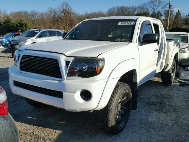 5TELU42N58Z555474 - 2008 TOYOTA TACOMA DOU WHITE photo 2