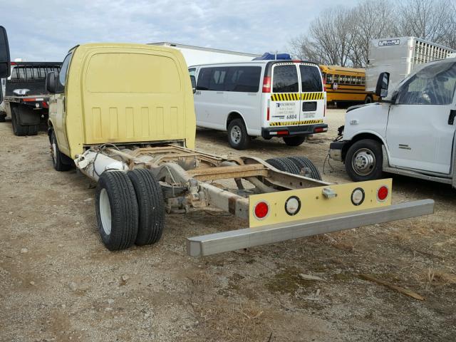 1GD9G5BG6A1116319 - 2010 GMC SAVANA CUT YELLOW photo 3