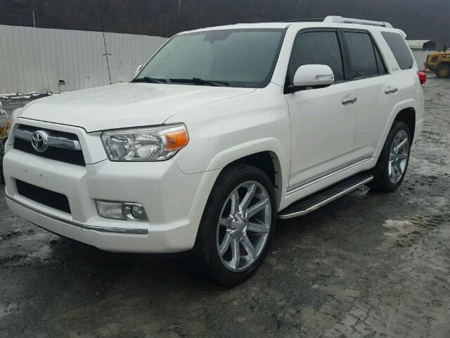 JTEZU5JR7C5045395 - 2012 TOYOTA 4RUNNER SR WHITE photo 2