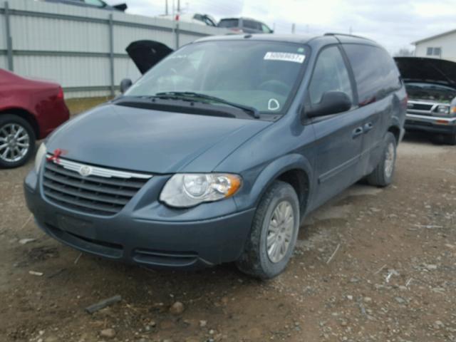 2A4GP44R17R340598 - 2007 CHRYSLER TOWN & COU TEAL photo 2