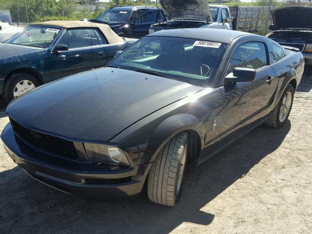 1ZVHT80N575199710 - 2007 FORD MUSTANG GRAY photo 2