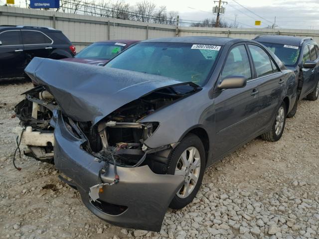 4T1BE32K25U626347 - 2005 TOYOTA CAMRY LE GRAY photo 2