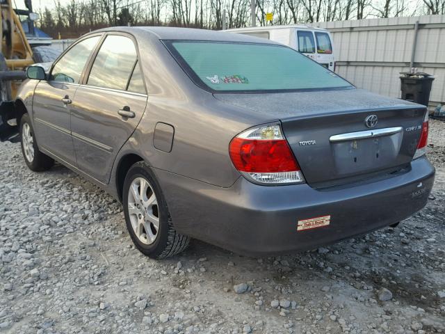 4T1BE32K25U626347 - 2005 TOYOTA CAMRY LE ნაცრისფერი ფოტო 3