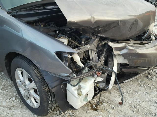 4T1BE32K25U626347 - 2005 TOYOTA CAMRY LE ნაცრისფერი ფოტო 9