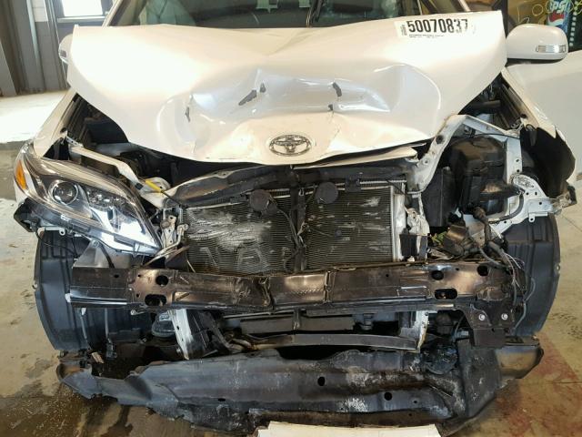 5TDYK3DC3FS624187 - 2015 TOYOTA SIENNA XLE WHITE photo 7