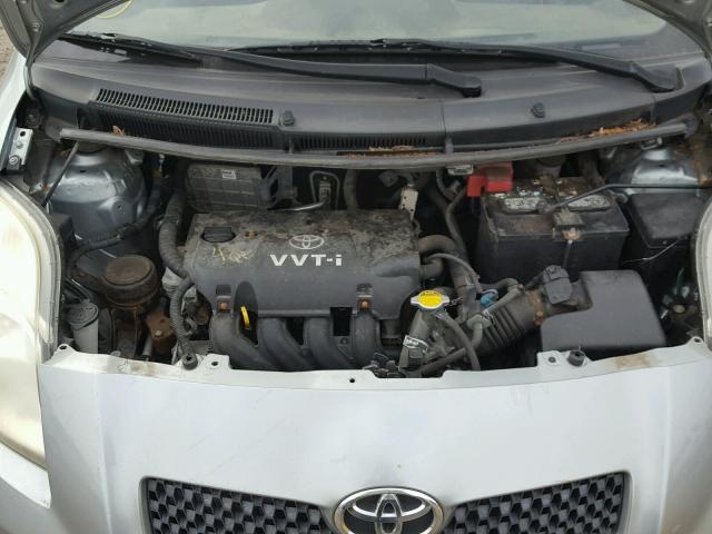 JTDJT923X75103575 - 2007 TOYOTA YARIS SILVER photo 7