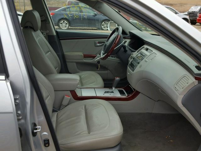 KMHFC46F78A296155 - 2008 HYUNDAI AZERA SE SILVER photo 5