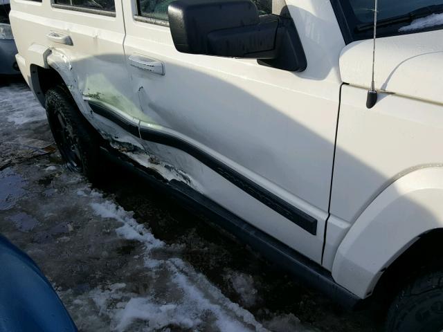 1J8HG48P17C592078 - 2007 JEEP COMMANDER WHITE photo 9