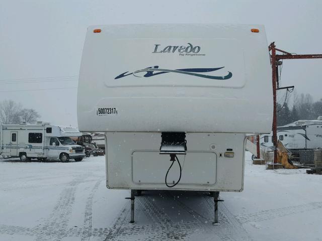 4YDF27R2514450977 - 2001 KEYSTONE LAREDO WHITE photo 2