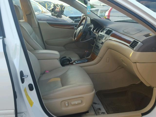 JTHBA30GX55114441 - 2005 LEXUS ES 330 WHITE photo 5