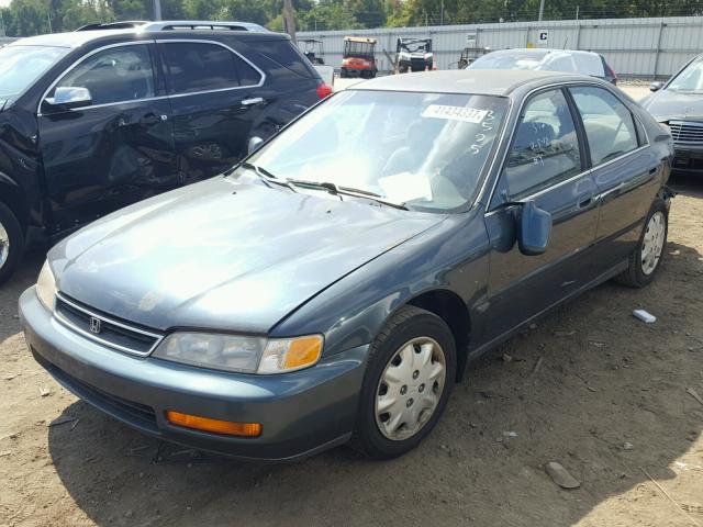 1HGCD5535VA029000 - 1997 HONDA ACCORD LX GREEN photo 2