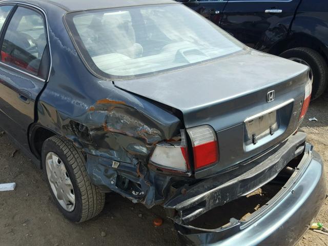 1HGCD5535VA029000 - 1997 HONDA ACCORD LX GREEN photo 9