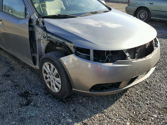 KNAFU4A29A5058308 - 2010 KIA FORTE EX GRAY photo 9